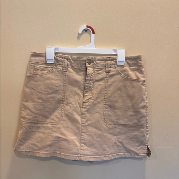 Cute khaki skirt with shorts under - Picture 1 of 7
